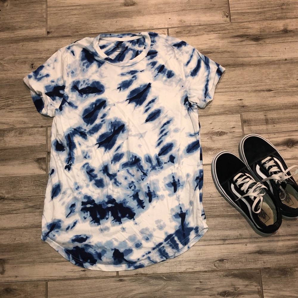 Hollister curved hem tee